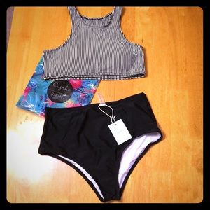 (Cup she) Bathing suit